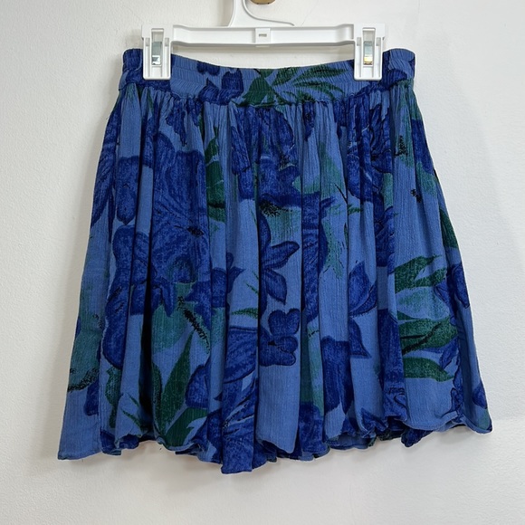 Furst of a Kind Floral Flowy Mini Skirt With Pockets - Picture 4 of 8